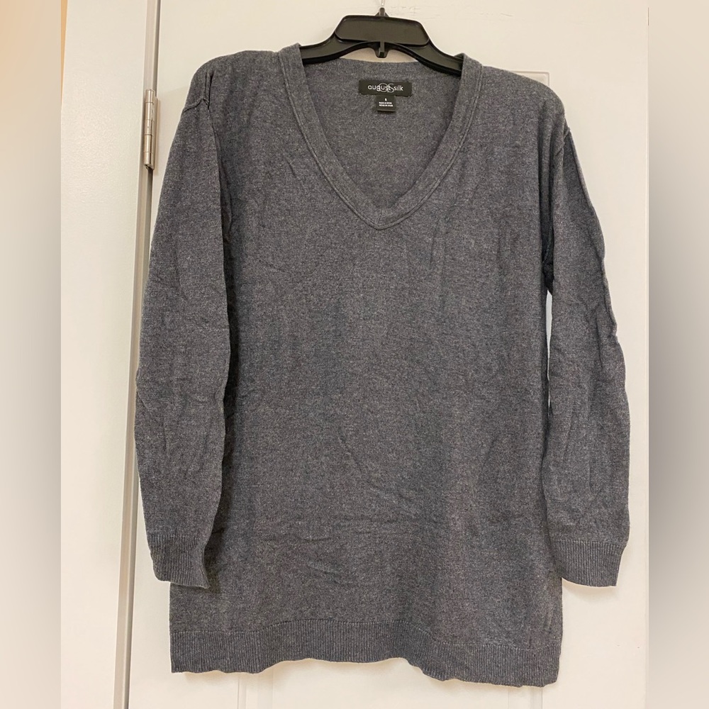 August Silk, Woman’s Gray, Size S, V-Neck Gray sweater.